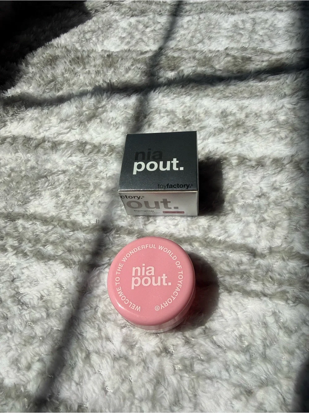 Nia Pout Serum lip mask